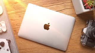 Apple Macbook 2017 video review and merits by AI Analyzed
