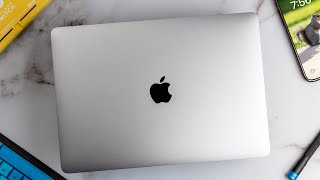 Apple MacBook aAir-(2020) video review and merits by AI Analyzed